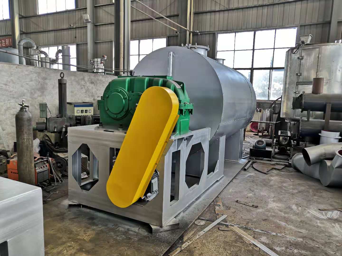 真空耙式污泥干燥机在污泥行业得到广泛应用