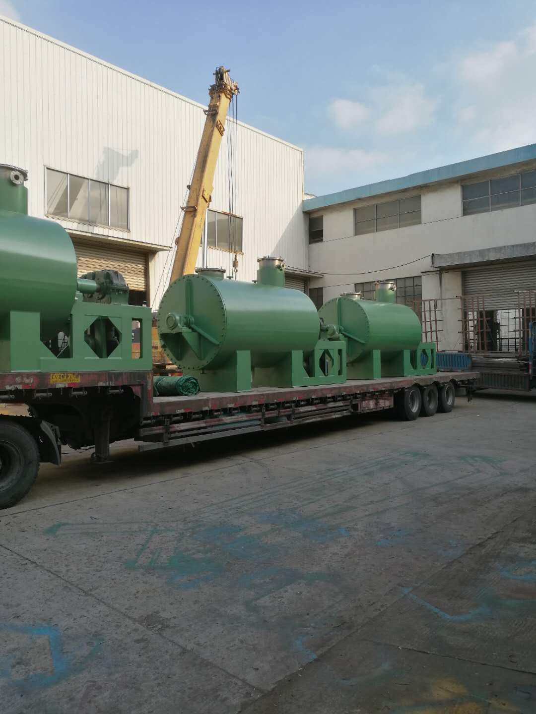 真空耙式污泥干燥机在污泥行业得到广泛应用